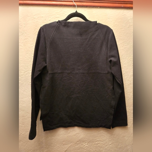 Minimalist Black Top | Structured Knit Pullover | French Label - Picture 7 of 8